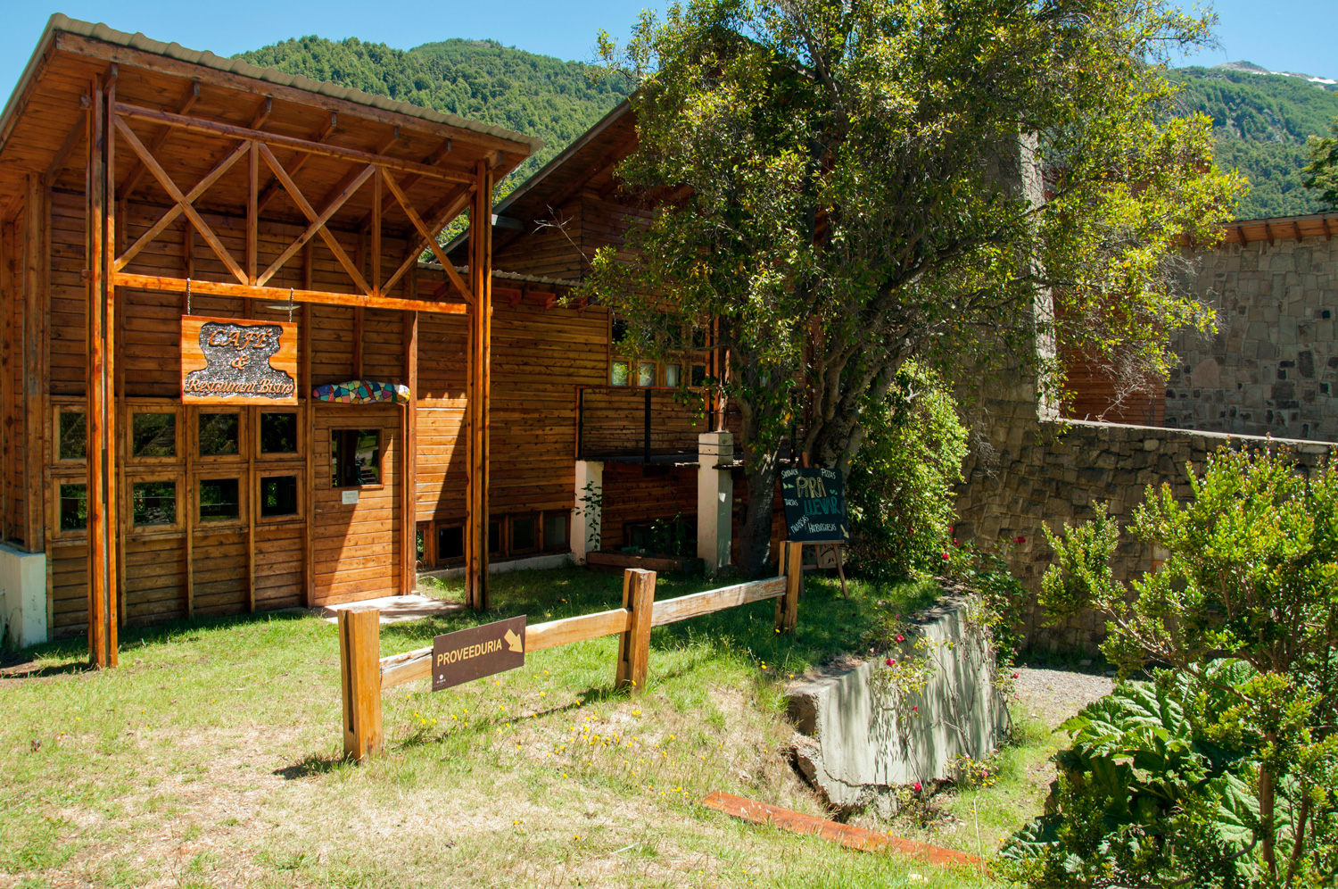 bistro-exterior